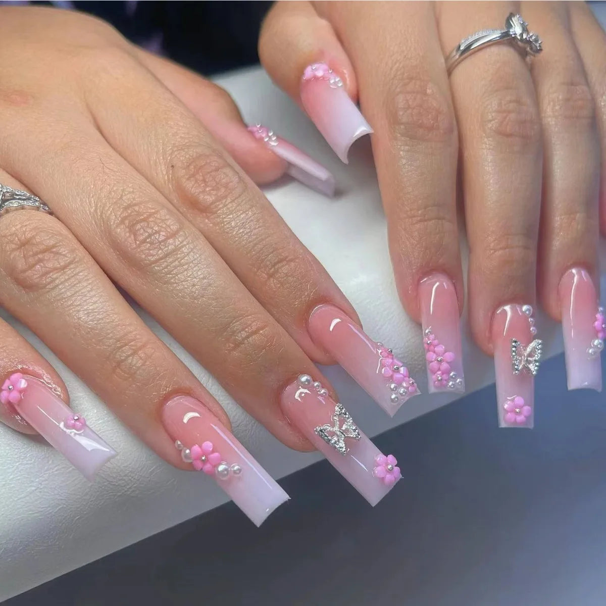 10 Handmade High-quality 3D Design Full Cover Fake Nails Wholesale Brand Logo Press-on Nails for Finger Application Black White