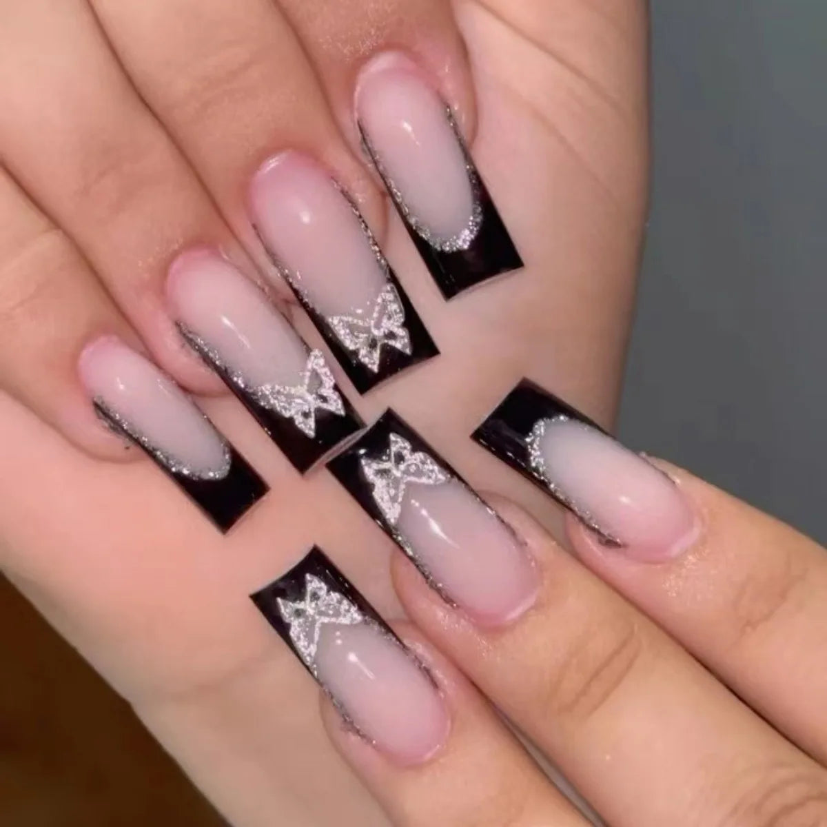 10 Handmade High-quality 3D Design Full Cover Fake Nails Wholesale Brand Logo Press-on Nails for Finger Application Black White